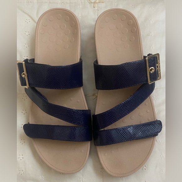 Vionic Rio Lizard navy blue slip on sandal. - Picture 6 of 12